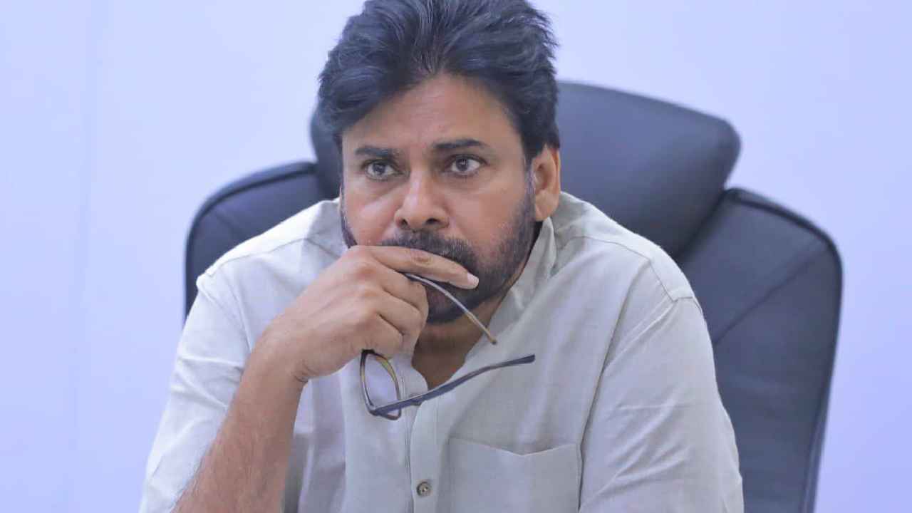 Pawan Kalyan: లా అండ్ ఆర్డర్ పై పవన్ కల్యాణ్ ఫోకస్.. రాద్దాంతం ఎందుకు? ఆరా తీయడం తప్పా? Pawan Kalyan: లా అండ్ ఆర్డర్ పై పవన్ కల్యాణ్ ఫోకస్.. రాద్దాంతం ఎందుకు? ఆరా తీయడం తప్పా?