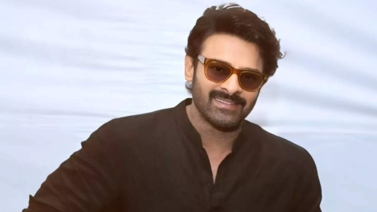 Prabhas: కామెడీ రాజు కథ.. ఒకే చెప్పిన ప్రభాస్ రాజు.. దర్శకుడు ఎవరో తెలుసా? Prabhas: కామెడీ రాజు కథ.. ఒకే చెప్పిన ప్రభాస్ రాజు.. దర్శకుడు ఎవరో తెలుసా?
