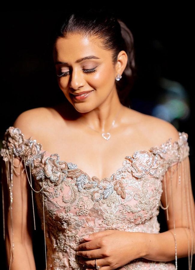 Priyamani dazzled in a designer dress at the Filmfare ceremony