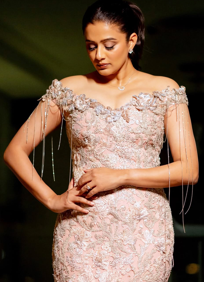 Priyamani dazzled in a designer dress at the Filmfare ceremony
