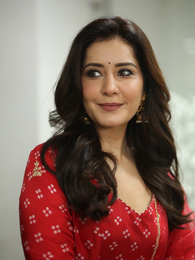 Raashii Khanna Simple Looks in Telusu Kada Movie Promotions