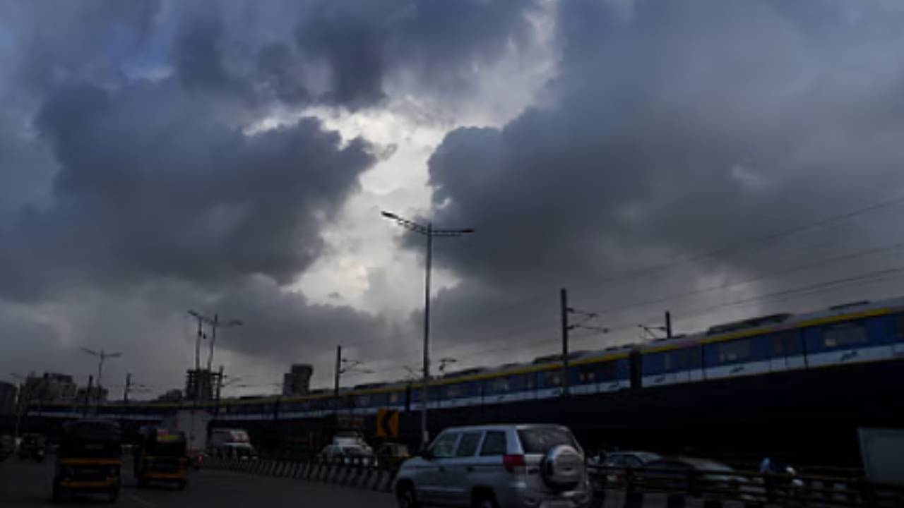 Rain Alert : మరో నాలుగు రోజులు వానలేవానలే.. ఈ జిల్లాల్లో దంచికొట్టనున్న వర్షం.. హెచ్చరికలు జారీ చేసిన వాతావరణ శాఖ Rain Alert : మరో నాలుగు రోజులు వానలేవానలే.. ఈ జిల్లాల్లో దంచికొట్టనున్న వర్షం.. హెచ్చరికలు జారీ చేసిన వాతావరణ శాఖ