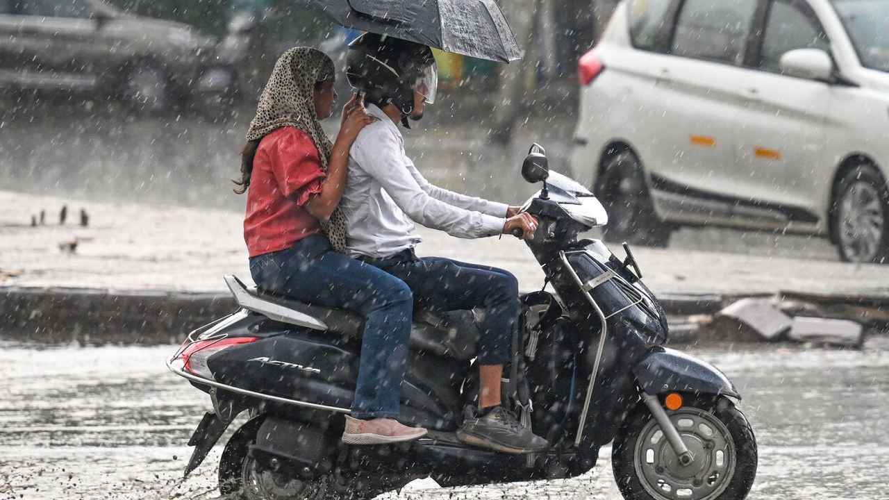 AP Rains: ఏపీకి వాయుగండం.. ఈ జిల్లాల్లో భారీ వర్షాలు కురిసే అవకాశం.. AP Rains: ఏపీకి వాయుగండం.. ఈ జిల్లాల్లో భారీ వర్షాలు కురిసే అవకాశం..