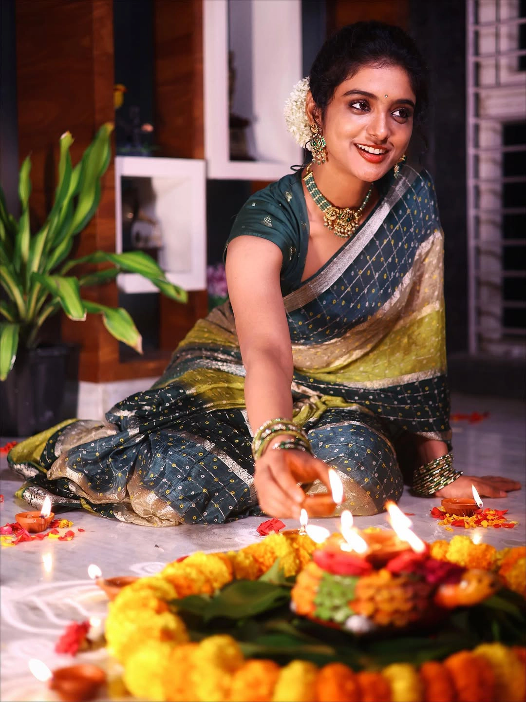Roopa Koduvayur Shines in Saree on Diwali