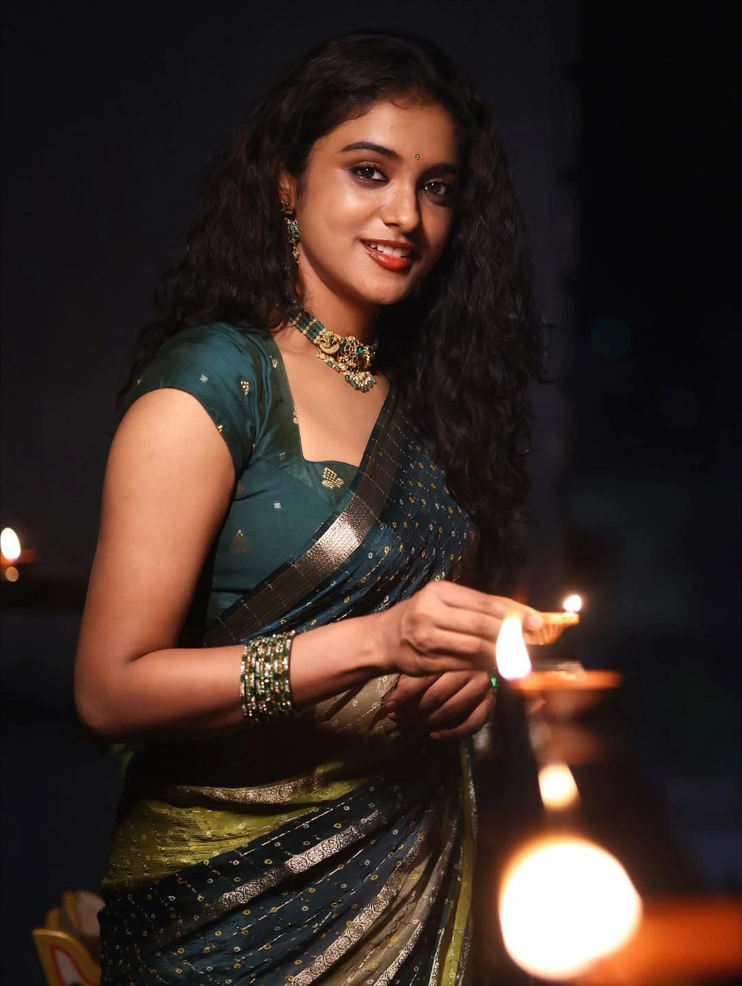 Roopa Koduvayur Shines in Saree on Diwali