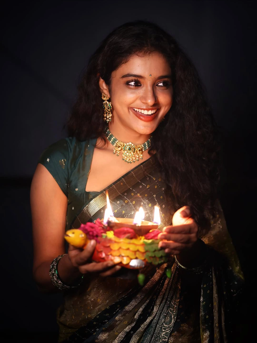 Roopa Koduvayur Shines in Saree on Diwali