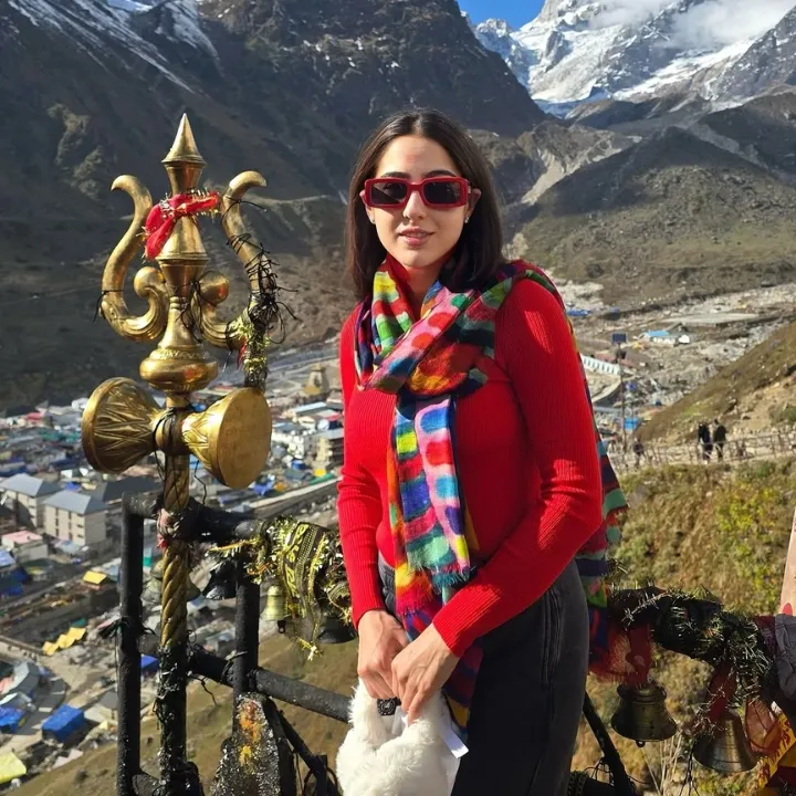 Sara Ali Khan Kedarnath visited Photos
