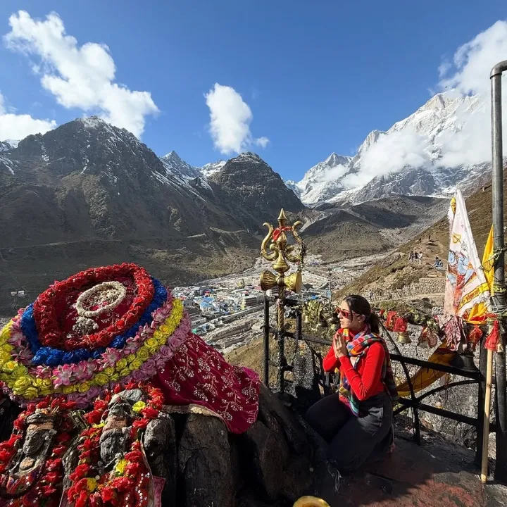 Sara Ali Khan Kedarnath visited Photos