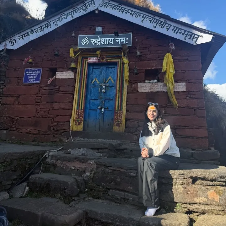 Sara Ali Khan Kedarnath visited Photos