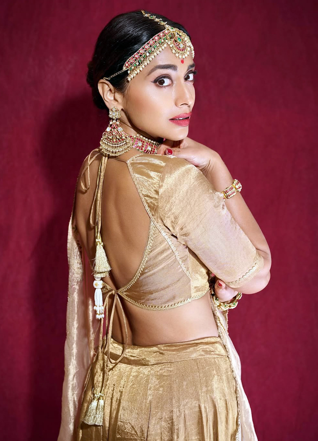 Shriya Saran latest photoshoot goes viral on social media