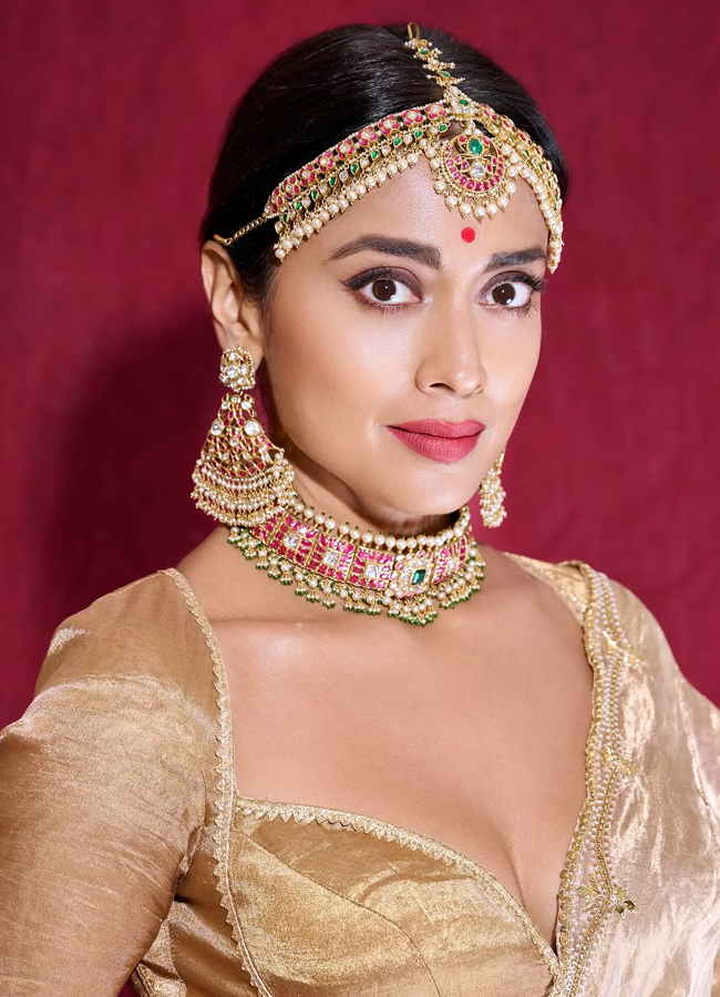 Shriya Saran latest photoshoot goes viral on social media