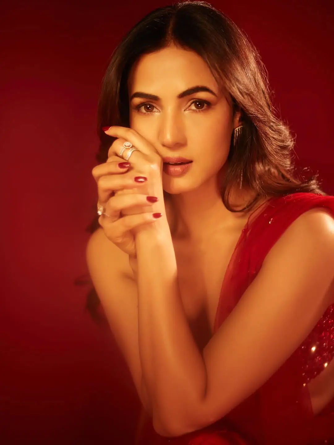 Sonal chauhan latest photoshoot goes viral on social media (4)