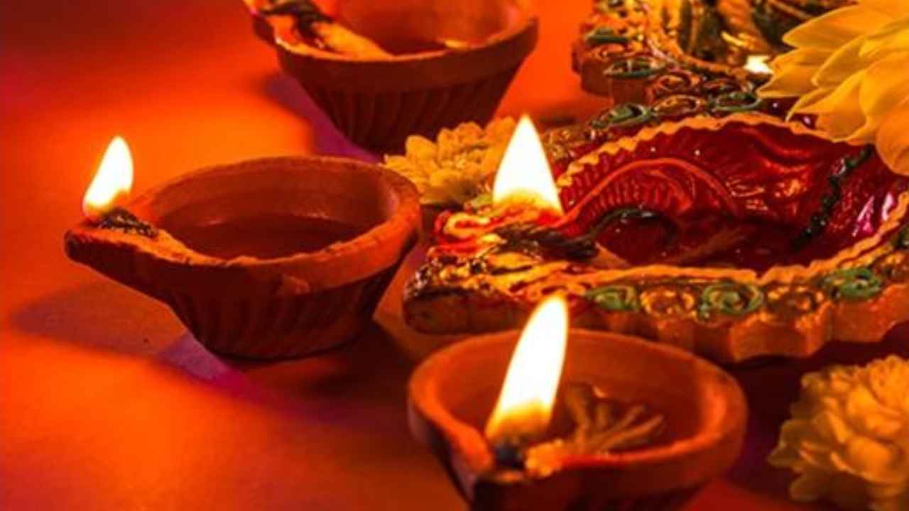 Karthika Masam: కార్తీక మాసంలో ఈ దీపం వెలిగిస్తే.. విద్య, ఉద్యోగ, వ్యాపార రంగాల్లో మీకు తిరుగులేదంతే..! Karthika Masam: కార్తీక మాసంలో ఈ దీపం వెలిగిస్తే.. విద్య, ఉద్యోగ, వ్యాపార రంగాల్లో మీకు తిరుగులేదంతే..!