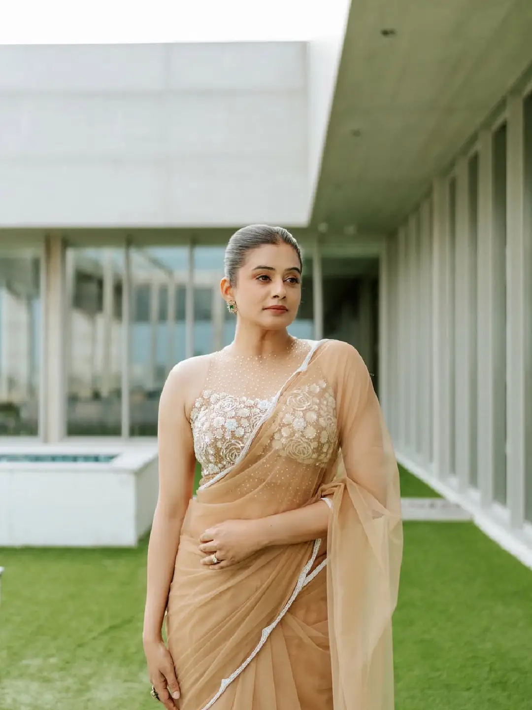 Star beauty Priyamani latest photoshoot is going viral on social media