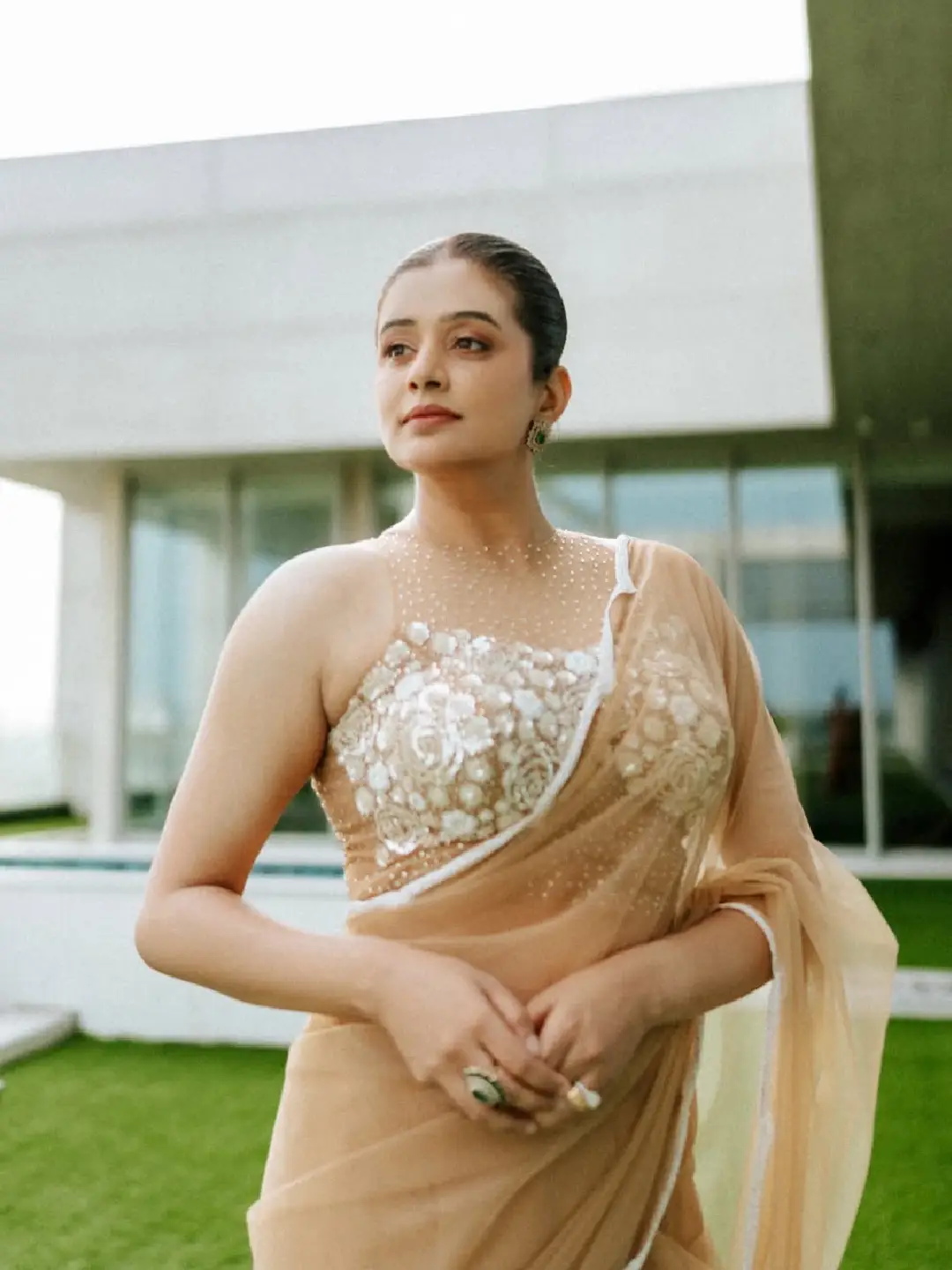 Star beauty Priyamani latest photoshoot is going viral on social media