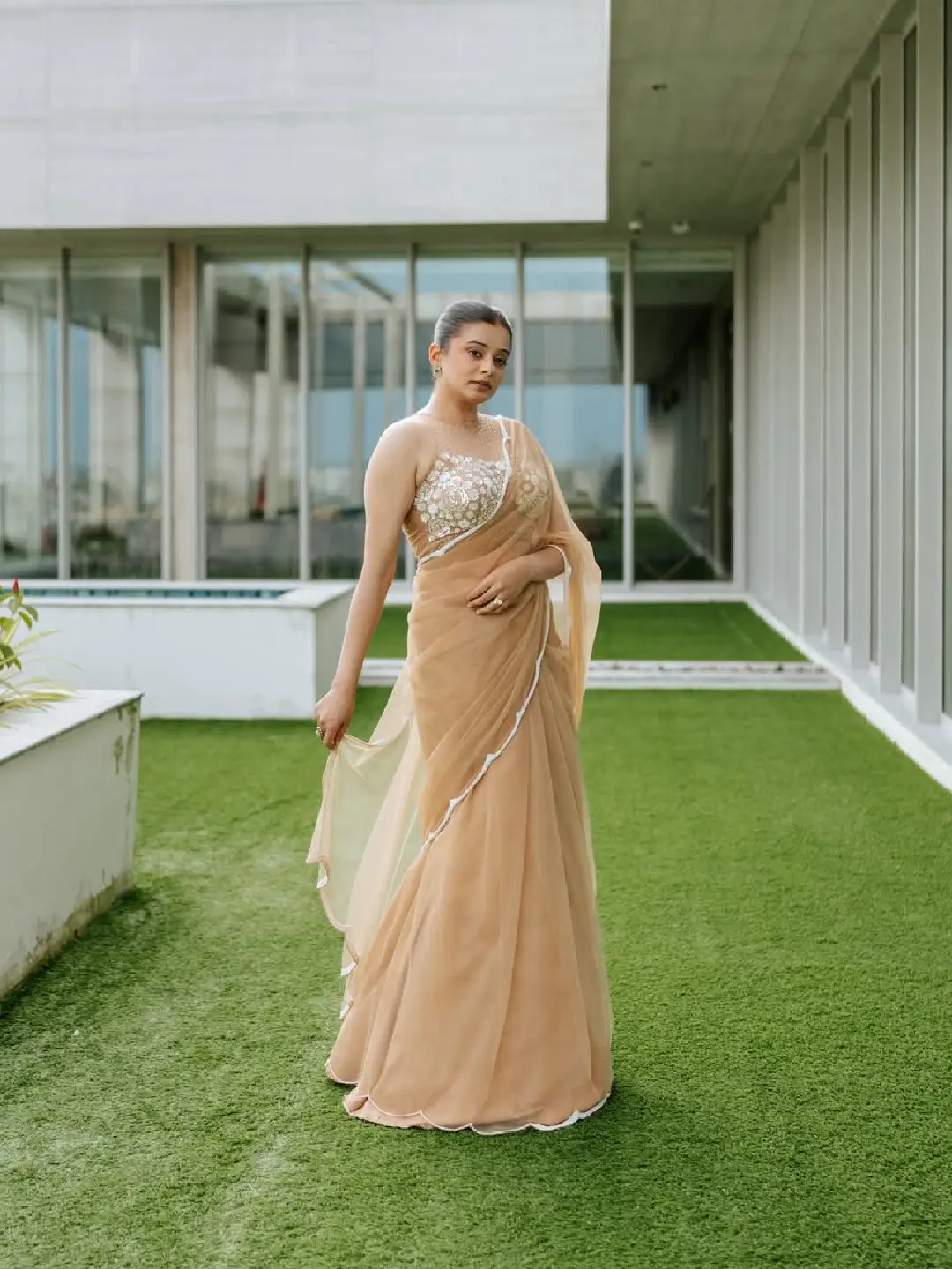 Star beauty Priyamani latest photoshoot is going viral on social media