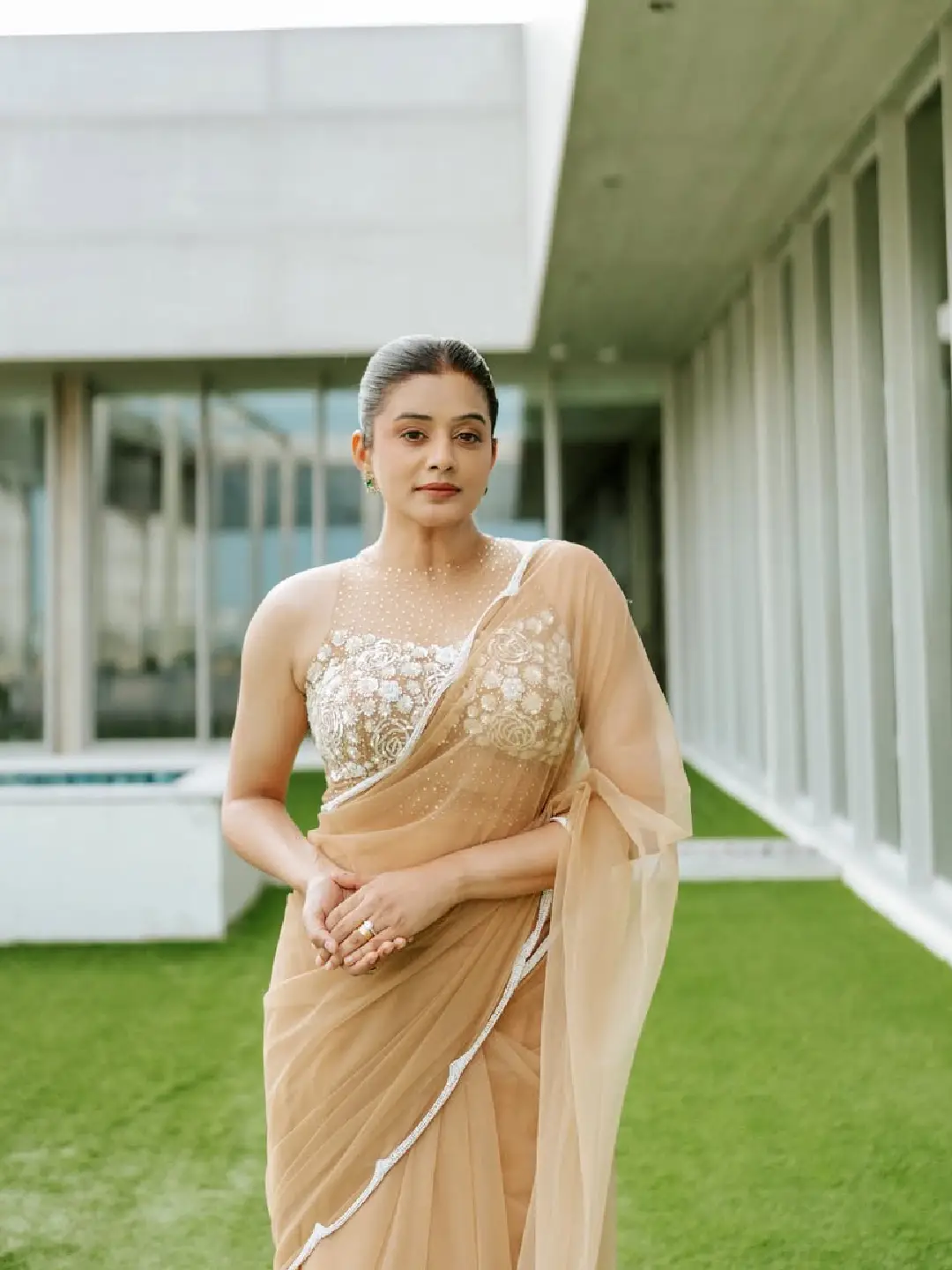Star beauty Priyamani latest photoshoot is going viral on social media