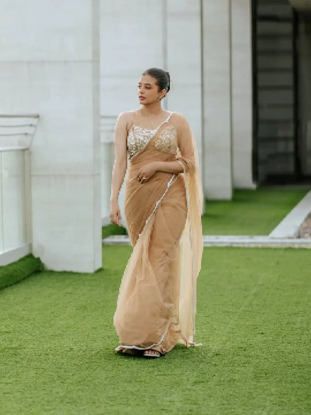Star beauty Priyamani latest photoshoot is going viral on social media