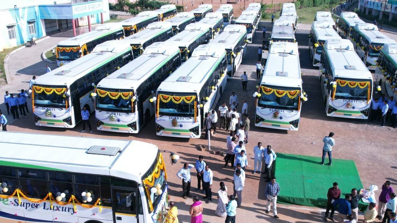 TGSRTC : ప్రయాణీకులకు టీజీఎస్ఆర్టీసీ బంపరాఫర్.. త్వరలో ఆ కార్డులు వచ్చేస్తున్నాయ్.. వాళ్ల ఇబ్బందులు ఇక తొలగినట్లే.. TGSRTC : ప్రయాణీకులకు టీజీఎస్ఆర్టీసీ బంపరాఫర్.. త్వరలో ఆ కార్డులు వచ్చేస్తున్నాయ్.. వాళ్ల ఇబ్బందులు ఇక తొలగినట్లే..