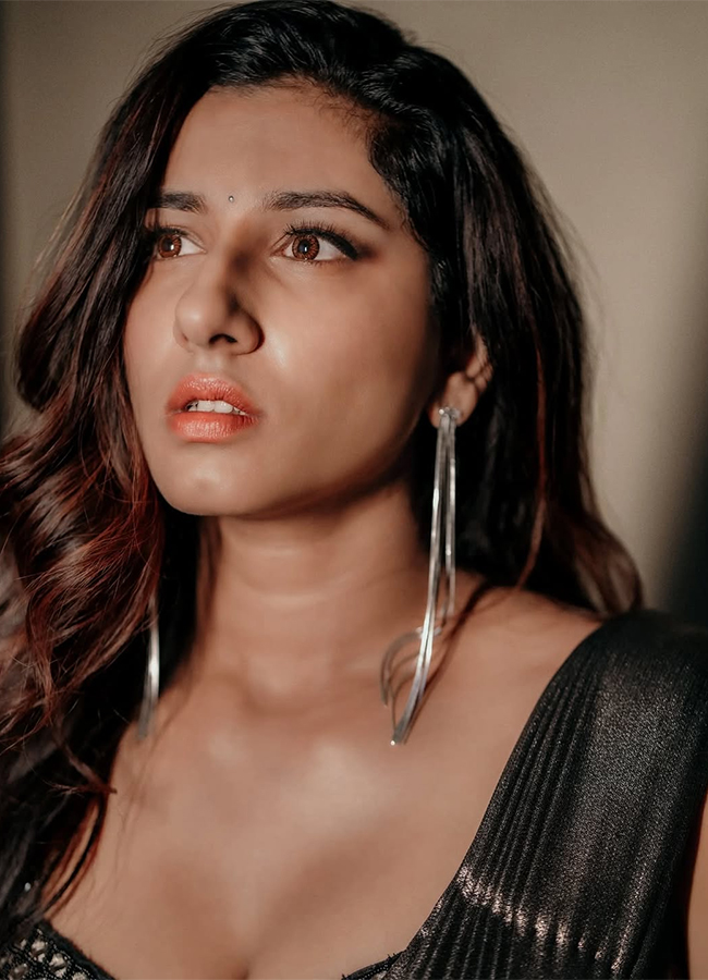 Hot anchor Vishnu Priya's latest photoshoot is going viral on social media.