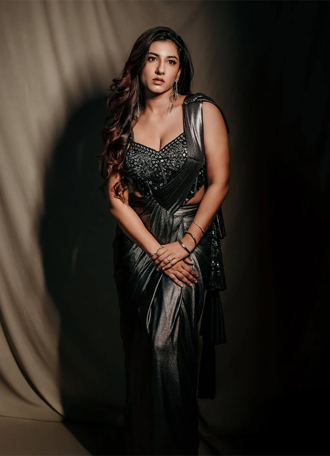 Hot anchor Vishnu Priya's latest photoshoot is going viral on social media.