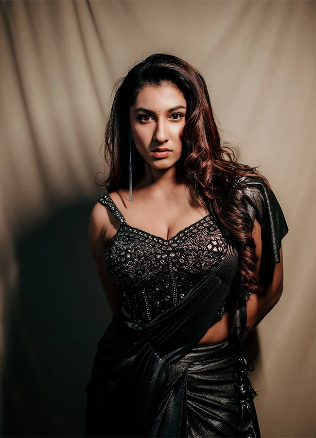 Hot anchor Vishnu Priya's latest photoshoot is going viral on social media.