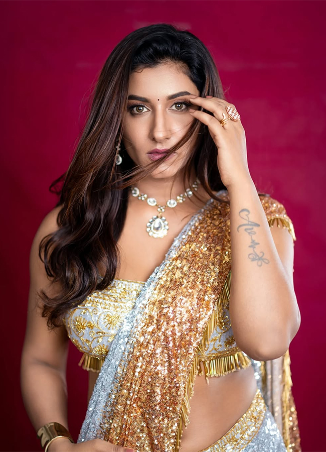 Hot anchor Vishnu Priya's latest photoshoot is going viral on social media.