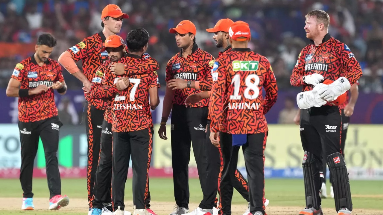 SRH : షమీ నుంచి ఇషాన్ వరకు.. ఐపీఎల్ 2026 వేలానికి ముందు ఎస్ఆర్హెచ్ ట్రేడింగ్లో వదులుకునే ఆటగాళ్లు వీరేనా? SRH : షమీ నుంచి ఇషాన్ వరకు.. ఐపీఎల్ 2026 వేలానికి ముందు ఎస్ఆర్హెచ్ ట్రేడింగ్లో వదులుకునే ఆటగాళ్లు వీరేనా?