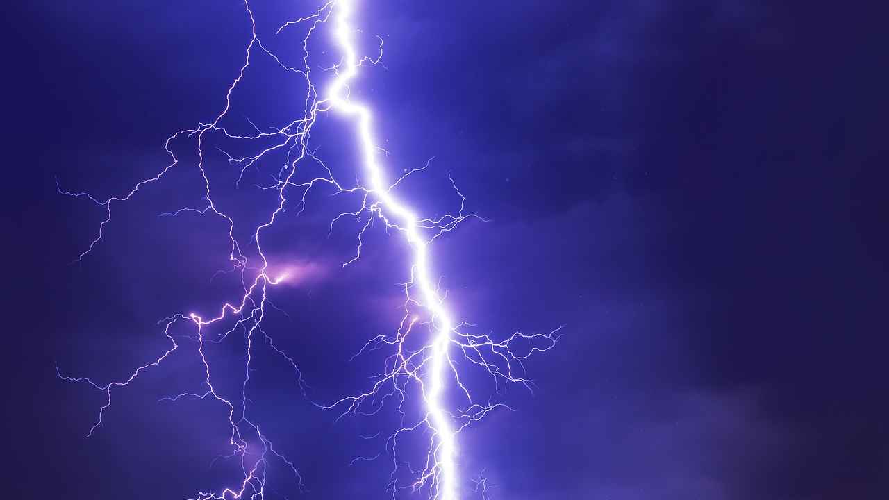AP Rain Alert: ఏపీకి వరుణ గండం.. రేపు ఈ జిల్లాల్లో భారీ వర్షాలు..! 5రోజులు పిడుగుల హెచ్చరిక.. AP Rain Alert: ఏపీకి వరుణ గండం.. రేపు ఈ జిల్లాల్లో భారీ వర్షాలు..! 5రోజులు పిడుగుల హెచ్చరిక..