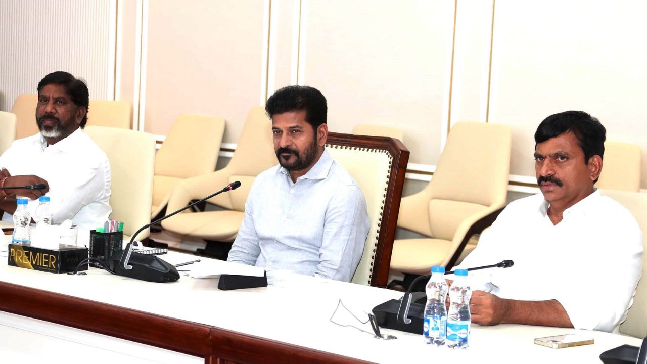 క్యాబినెట్ దండుపాళ్యం ముఠాలా తయారైందన్న హరీశ్.. సీఎం, మంత్రుల మధ్య టగ్ ఆఫ్ వార్ నడిచిందా? క్యాబినెట్ దండుపాళ్యం ముఠాలా తయారైందన్న హరీశ్.. సీఎం, మంత్రుల మధ్య టగ్ ఆఫ్ వార్ నడిచిందా?