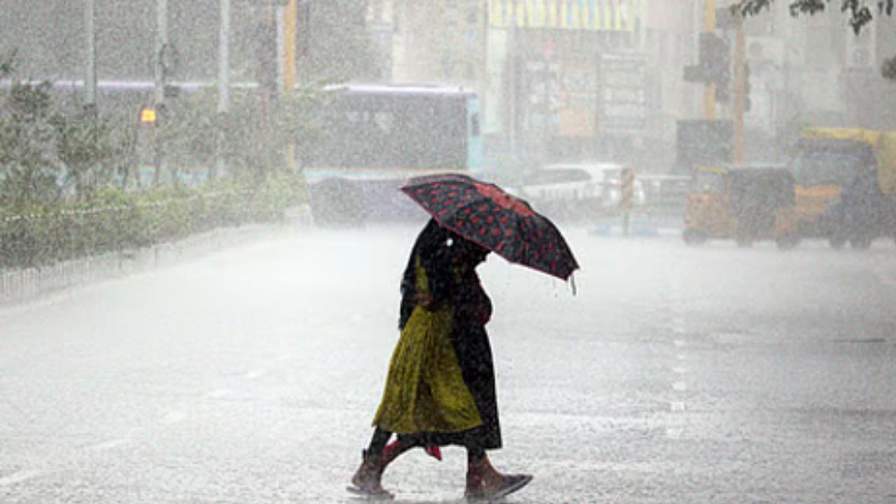 Montha Cyclone: తెలంగాణకు రెడ్ అలర్ట్‌.. ఈ జిల్లాల వారు జాగ్రత్త..