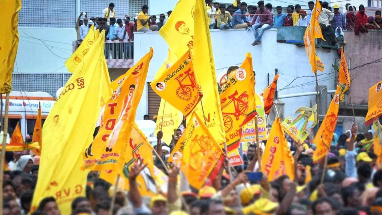 ఆ ప్రాంత టీడీపీలో ఎవరి దారి వారిదే..! వర్గాలుగా విడిపోయి.. ఎందుకిలా జరుగుతోంది? ఆ ప్రాంత టీడీపీలో ఎవరి దారి వారిదే..! వర్గాలుగా విడిపోయి.. ఎందుకిలా జరుగుతోంది?