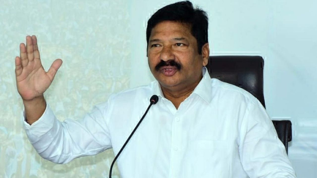 జోగి రమేష్ను వదిలిపెట్టని నకిలీ లిక్కర్ ఎపిసోడ్.. మెంటల్ టార్చర్గా మారిన ఐవీఆర్ఎస్ కాల్స్ జోగి రమేష్ను వదిలిపెట్టని నకిలీ లిక్కర్ ఎపిసోడ్.. మెంటల్ టార్చర్గా మారిన ఐవీఆర్ఎస్ కాల్స్