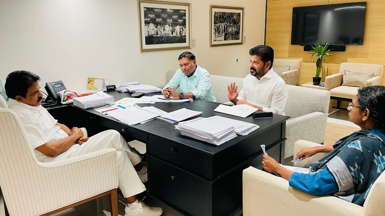 తెలంగాణ మంత్రుల పంచాయితీపై అధిష్టానం ఆరా.. వరుస పరిణామాలపై ఏం జరిగిందంటే? తెలంగాణ మంత్రుల పంచాయితీపై అధిష్టానం ఆరా.. వరుస పరిణామాలపై ఏం జరిగిందంటే?