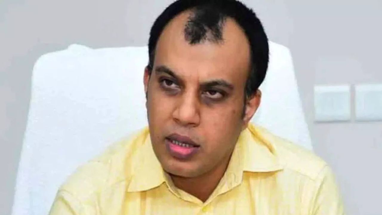ఐఏఎస్ సందీప్ కుమార్ ఝాకు మంత్రి ఊహించని ఝలక్.. ఏం జరుగుతోంది? ఐఏఎస్ సందీప్ కుమార్ ఝాకు మంత్రి ఊహించని ఝలక్.. ఏం జరుగుతోంది?