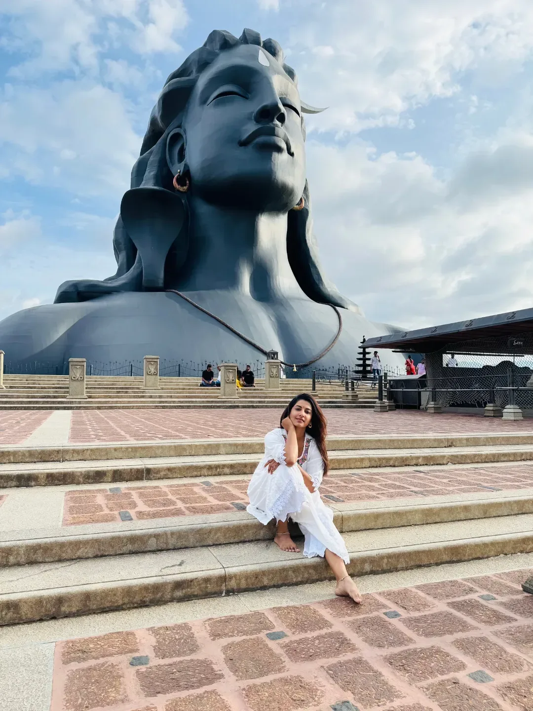 Vishnupriya Bhimeneni Went to Sadhguru Ashram