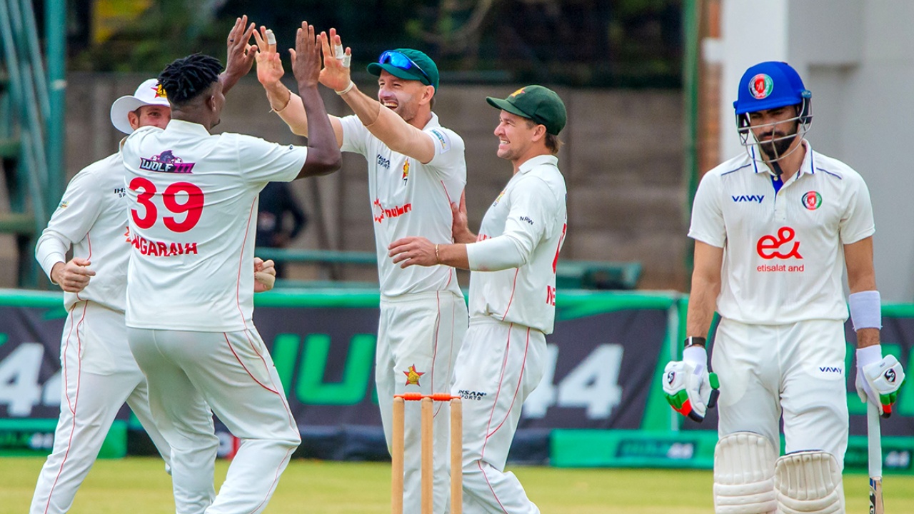 ZIM vs AFG : అఫ్గానిస్తాన్కు భారీ షాక్.. ఏకైక టెస్టులో ఇన్నింగ్స్ 73 పరుగుల తేడాతో గెలిచిన జింబాబ్వే.. ZIM vs AFG : అఫ్గానిస్తాన్కు భారీ షాక్.. ఏకైక టెస్టులో ఇన్నింగ్స్ 73 పరుగుల తేడాతో గెలిచిన జింబాబ్వే..