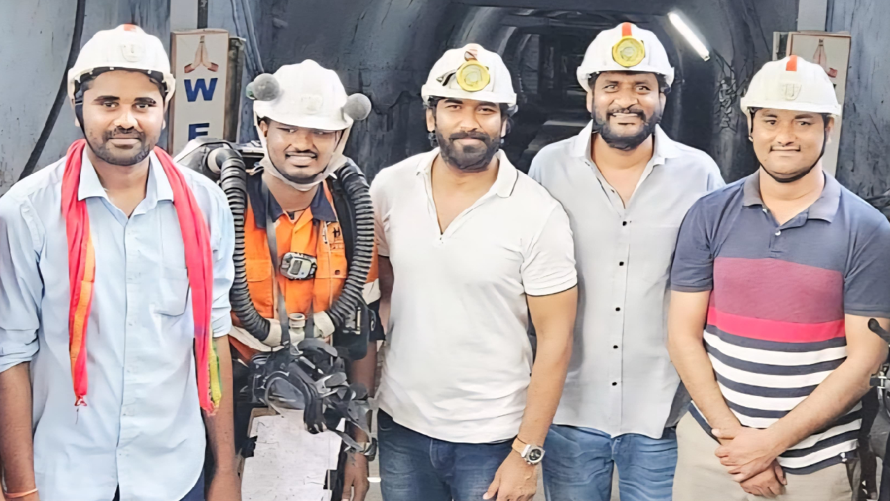 Sagar: తెరపైకి సింగరేణి కార్మికుల జీవితం.. హీరోగా సాగర్.. పాన్ ఇండియా లెవల్లో కొత్త సినిమా Sagar: తెరపైకి సింగరేణి కార్మికుల జీవితం.. హీరోగా సాగర్.. పాన్ ఇండియా లెవల్లో కొత్త సినిమా