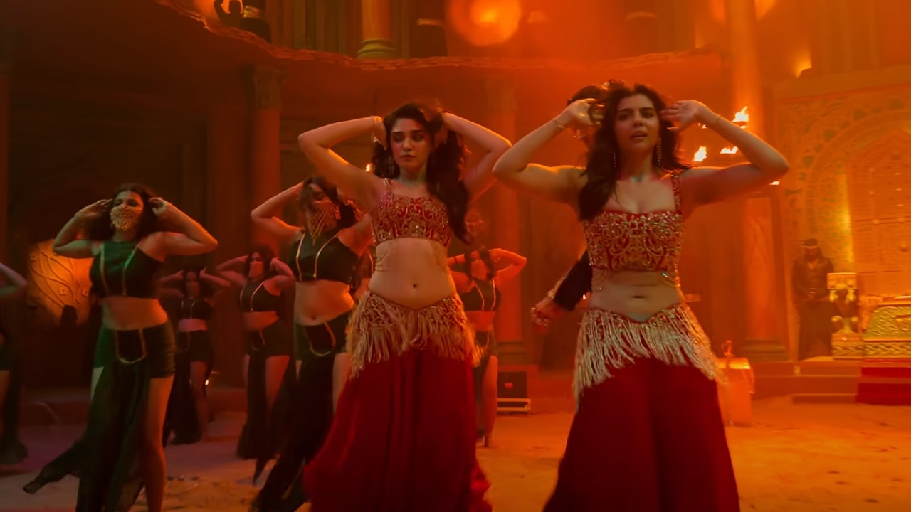 ఇద్దరు గ్లామరస్ హీరోయిన్స్ బెల్లీ డ్యాన్స్.. ఈ వైరల్ వీడియో చూశారా?