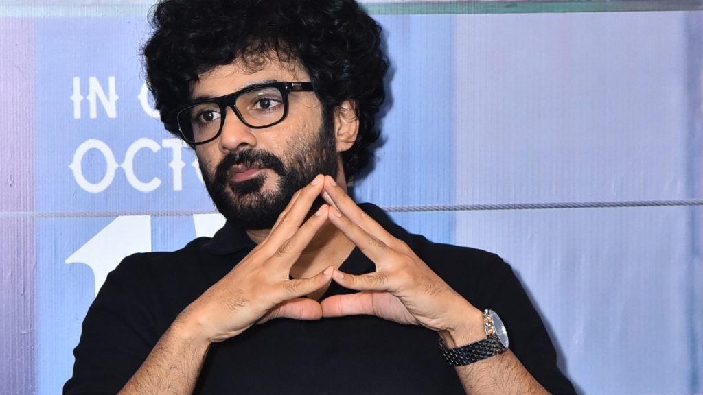 Siddhu Jonnalagadda Fires on Lady Journalist