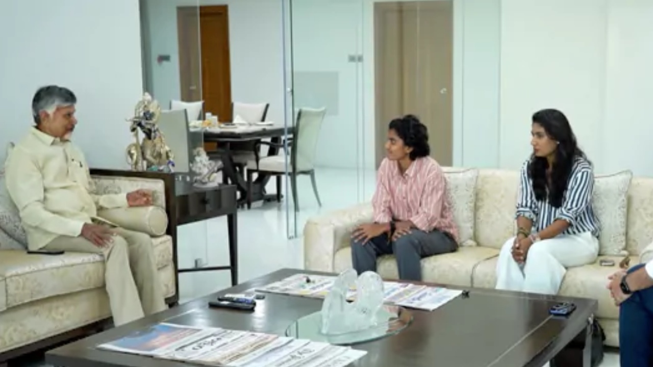 Sricharani : శ్రీచరణికి ఏపీ సర్కార్ భారీ నజరానా.. రూ. 2.5 కోట్ల న‌గ‌దు, గ్రూప్‌-1 ఉద్యోగం, ఇంకా..