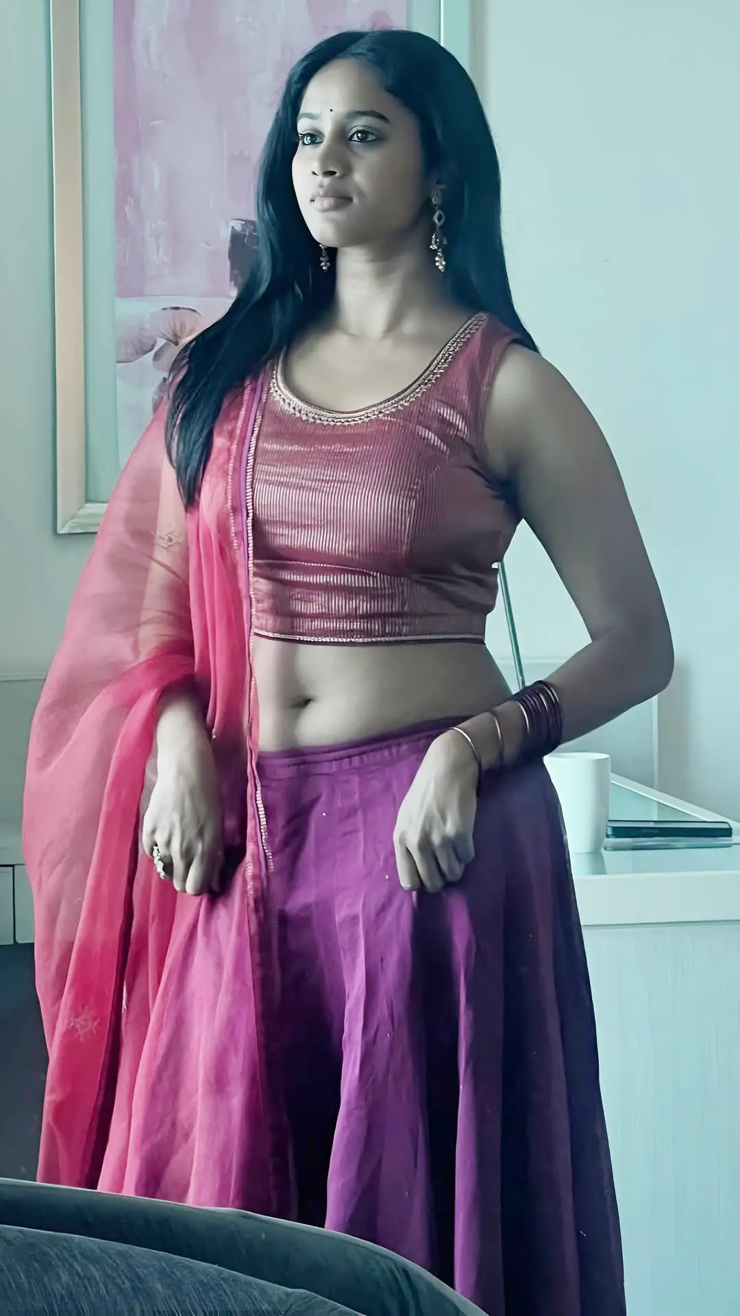 Actress Brigida glamour show with her beautiful waist (1)