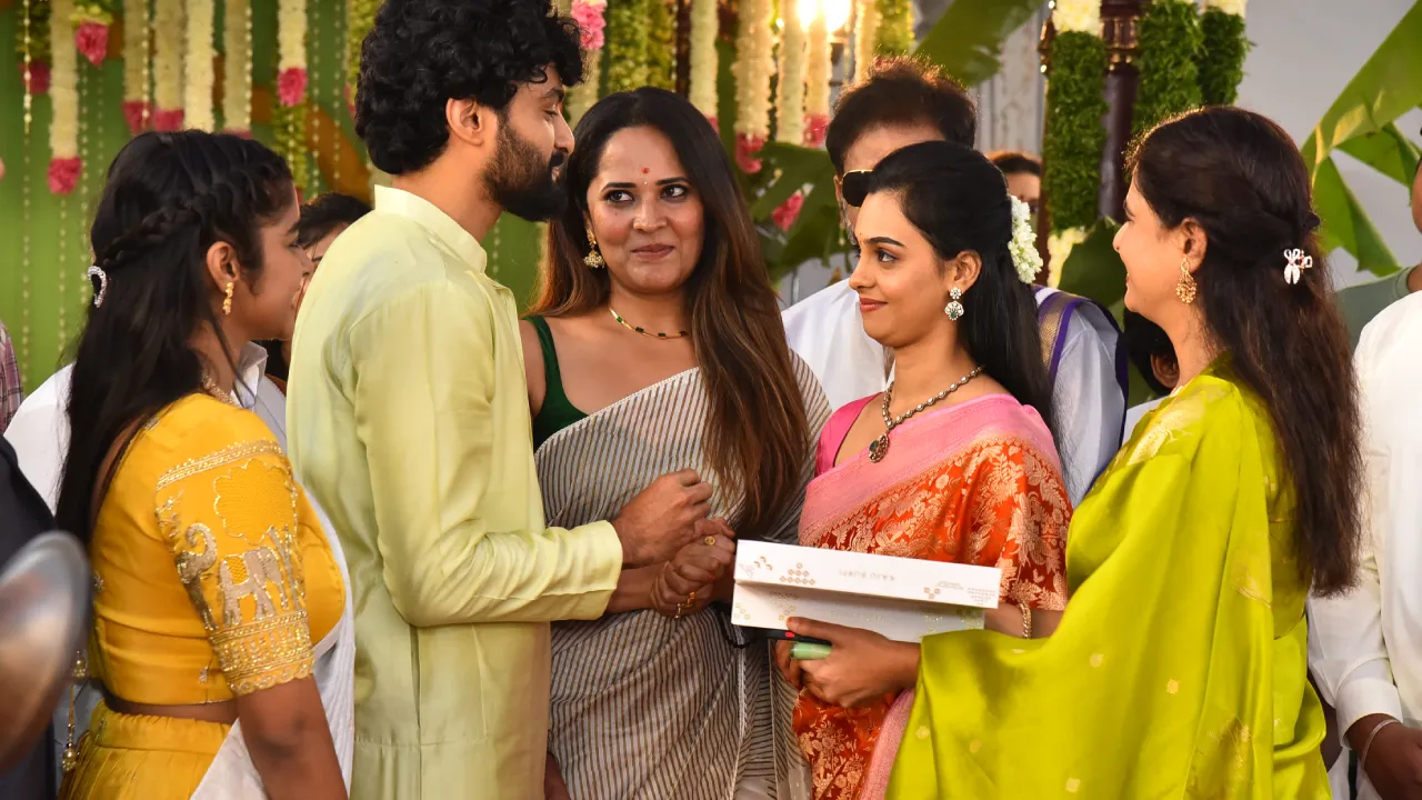 Anasuya Renu Desai Presence at New Movie Opening