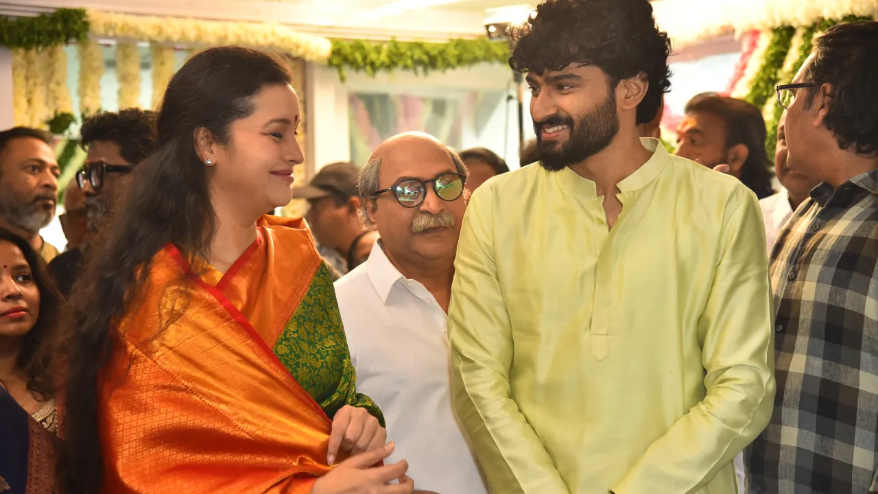 Anasuya Renu Desai Presence at New Movie Opening