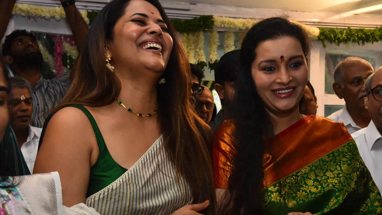Anasuya Renu Desai Presence at New Movie Opening