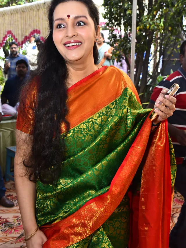 Anasuya Renu Desai Presence at New Movie Opening