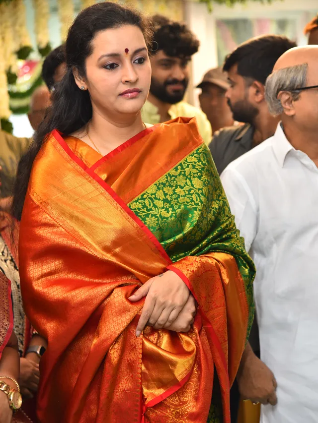Anasuya Renu Desai Presence at New Movie Opening