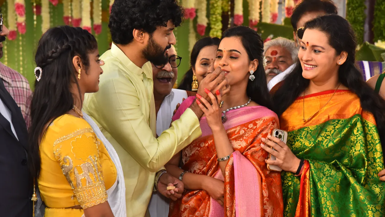 Anasuya Renu Desai Presence at New Movie Opening