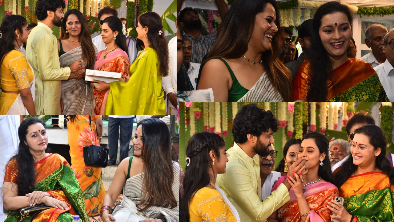 Anasuya Renu Desai : కొత్త సినిమా ఓపెనింగ్ లో సందడి చేసిన అనసూయ, రేణు దేశాయ్.. ఫొటోలు..