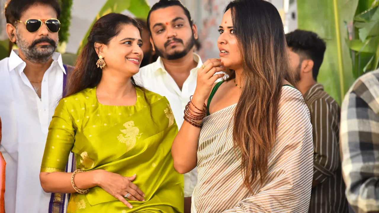 Anasuya Renu Desai Presence at New Movie Opening